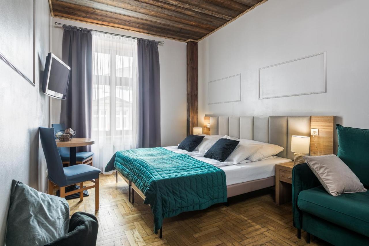 Aparthotel Pergamin Краков Экстерьер фото