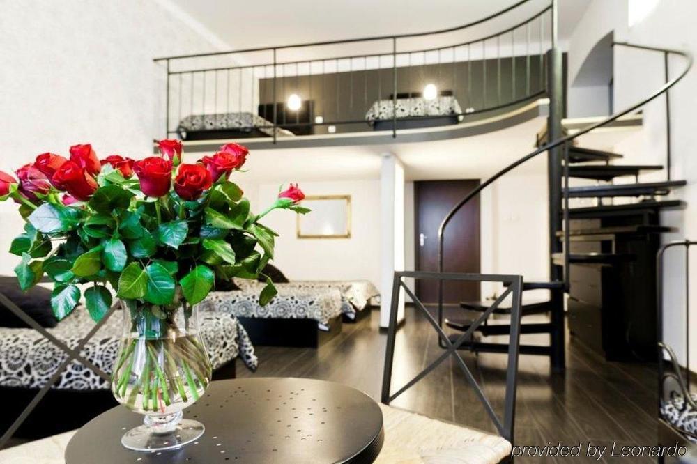 Aparthotel Pergamin Краков Экстерьер фото