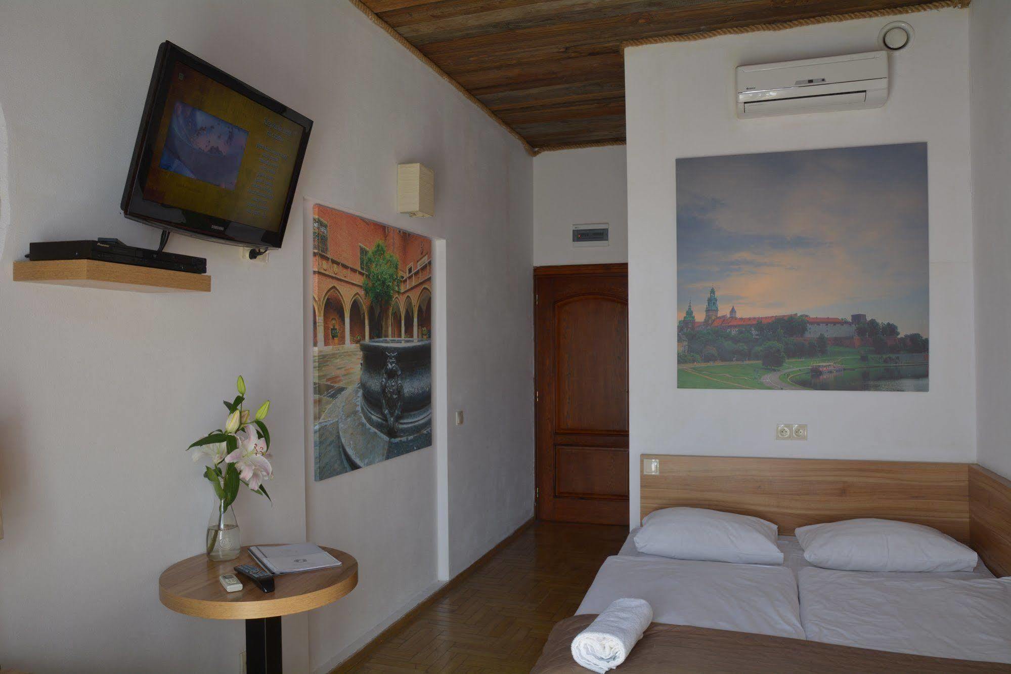 Aparthotel Pergamin Краков Экстерьер фото