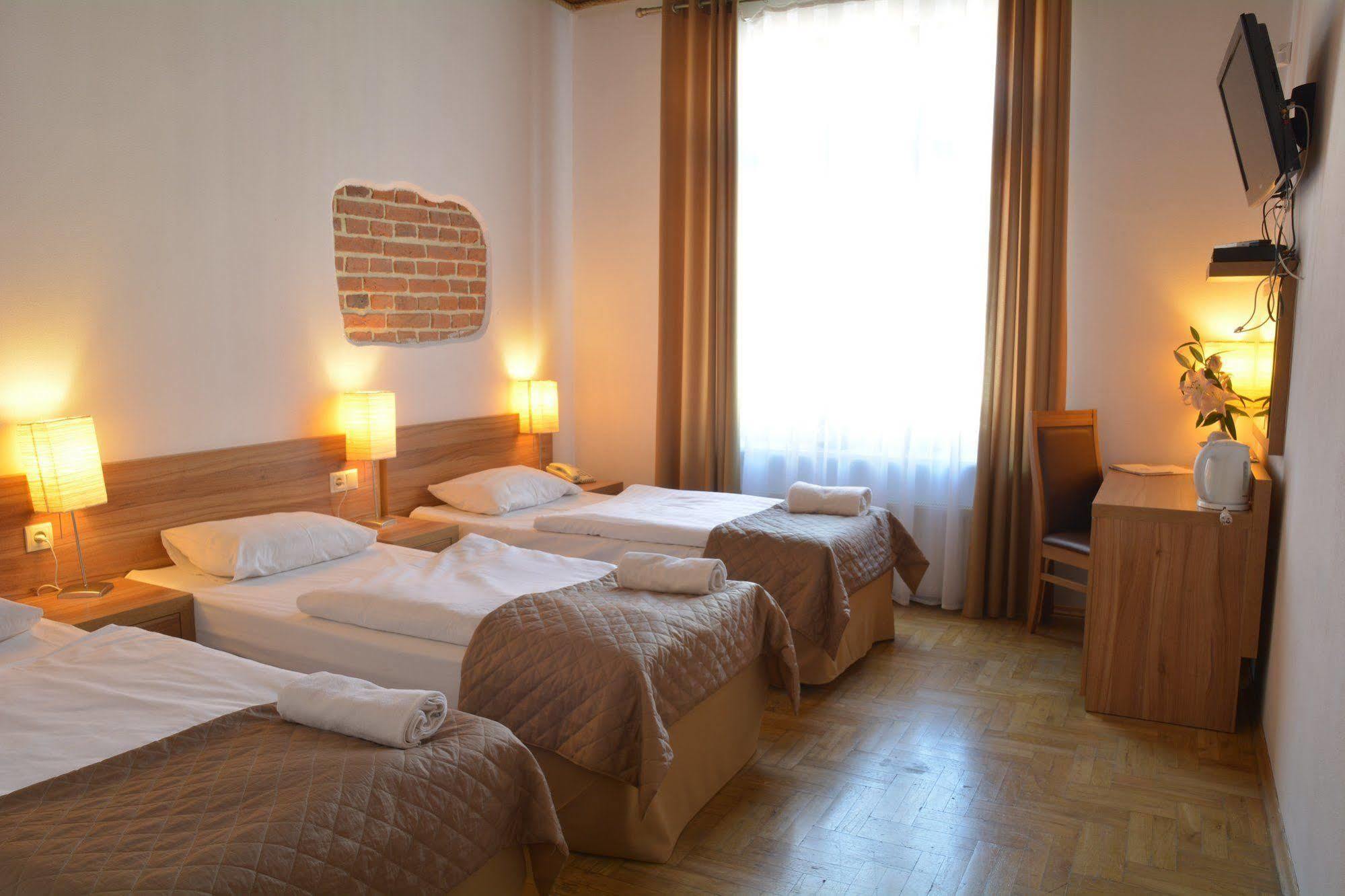 Aparthotel Pergamin Краков Экстерьер фото