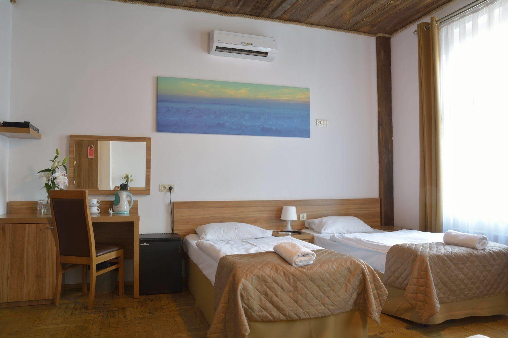 Aparthotel Pergamin Краков Экстерьер фото
