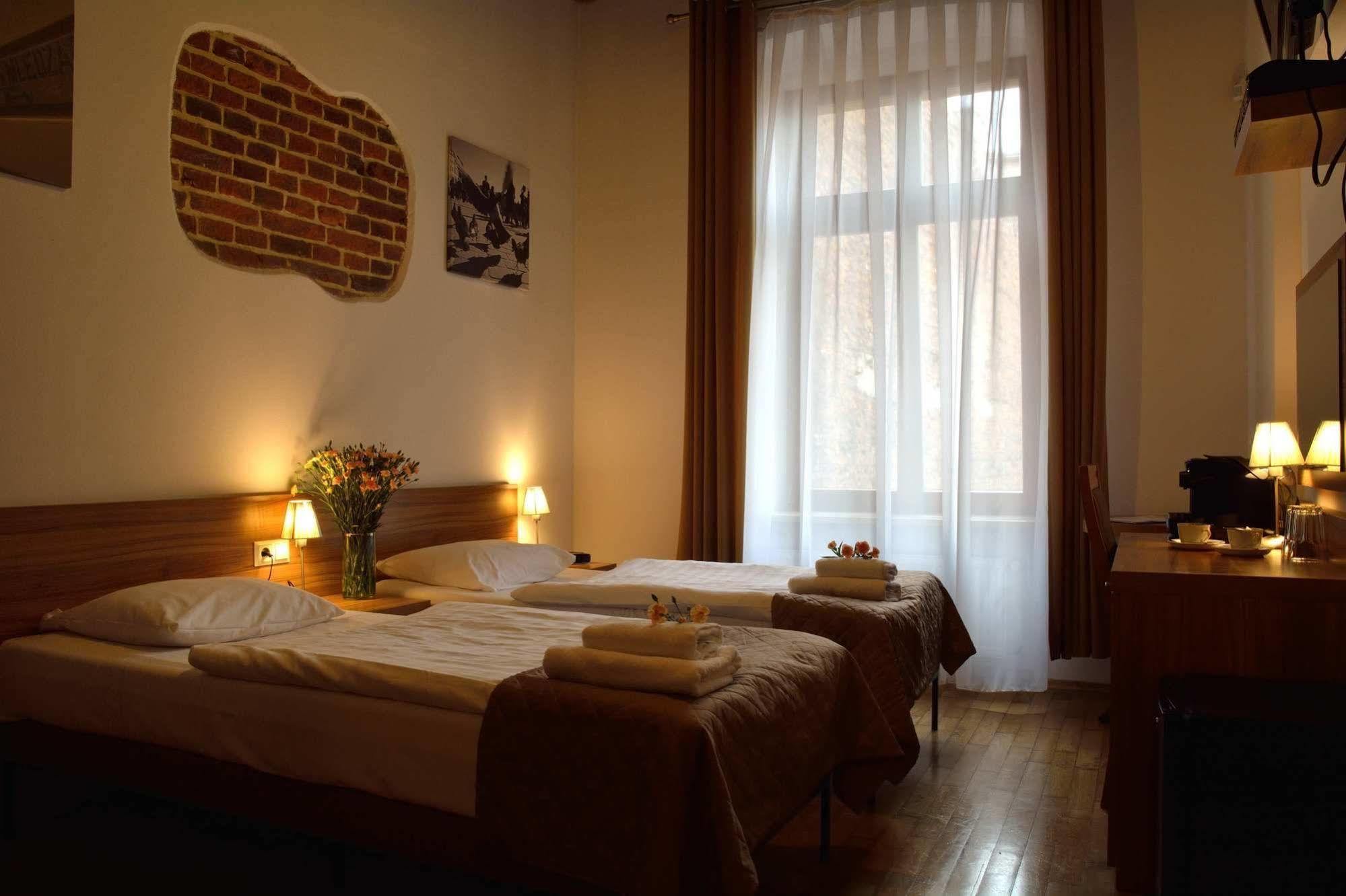 Aparthotel Pergamin Краков Экстерьер фото